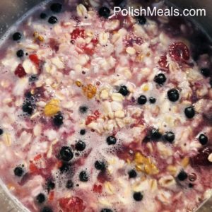 healthy oatmeal with berries and almonds